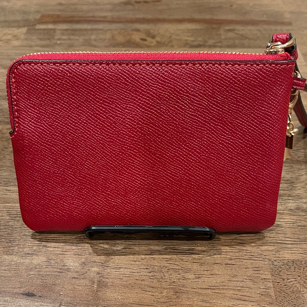 NWOT...Coach Red Leather Wristlet with Gold Star Charm - Picture 4 of 7